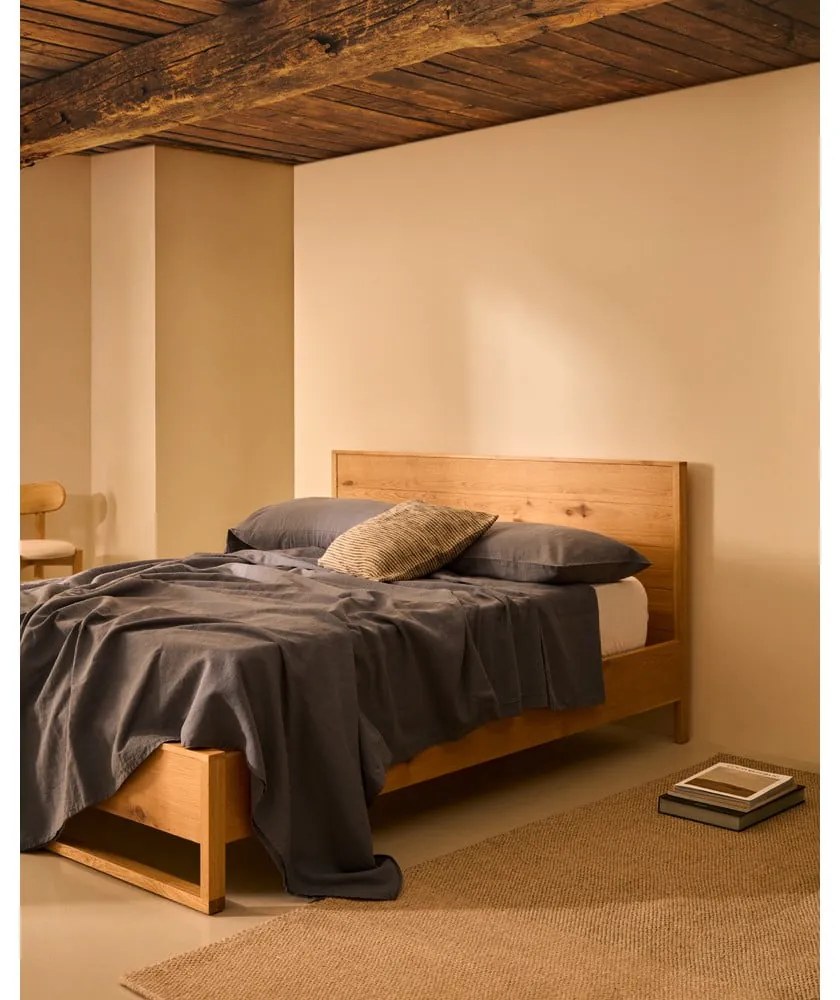 Łóżko jednoosobowe z litego drewna dębowego ze stelażem 90x190 cm Alguema – Kave Home