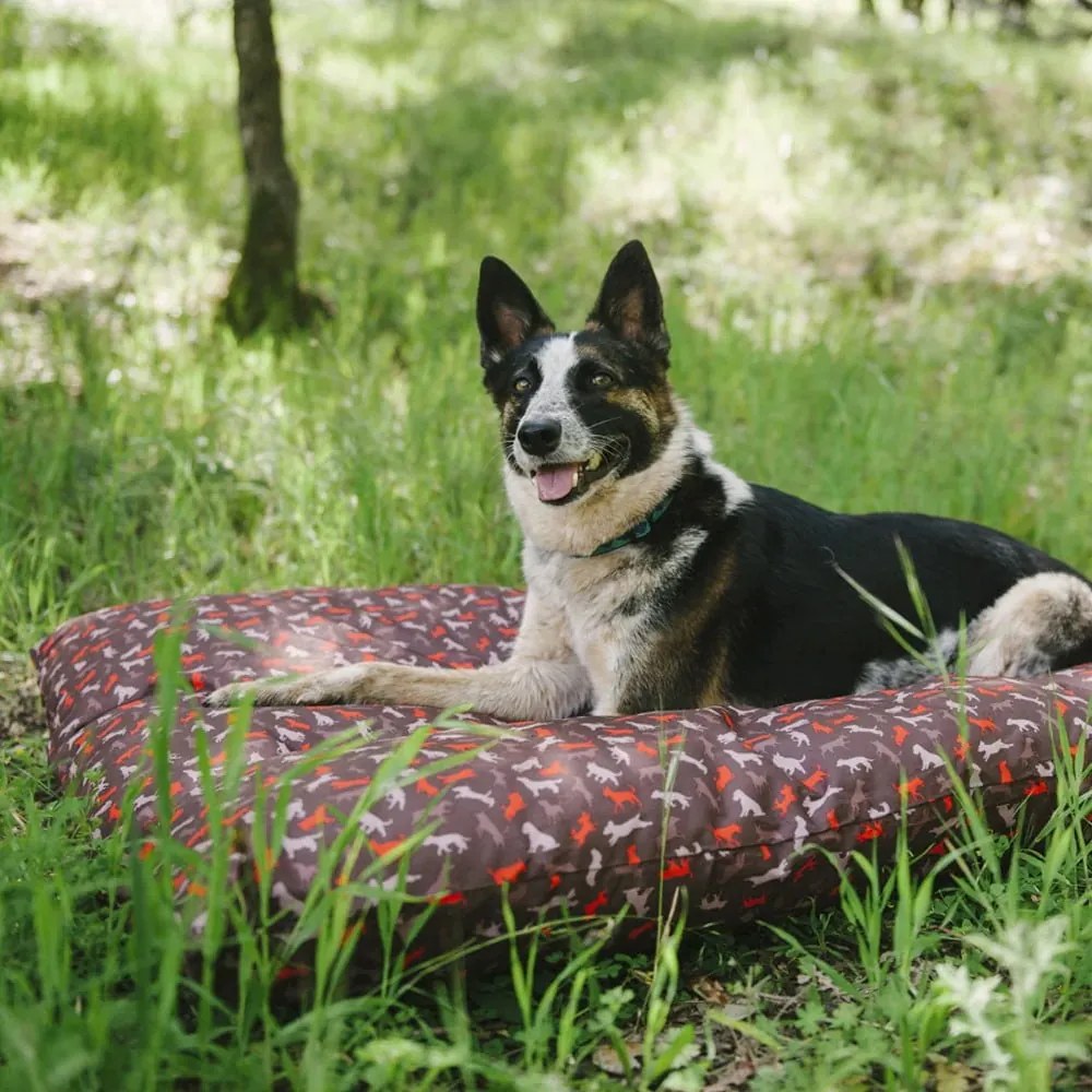Brązowe legowisko dla psów 90x120 cm Outdoor Bed Mocha L – P.L.A.Y.