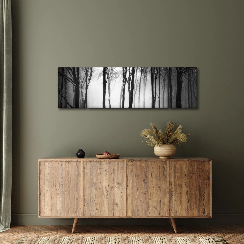Obraz - Wilk w ciemnym lesie (170x50 cm)