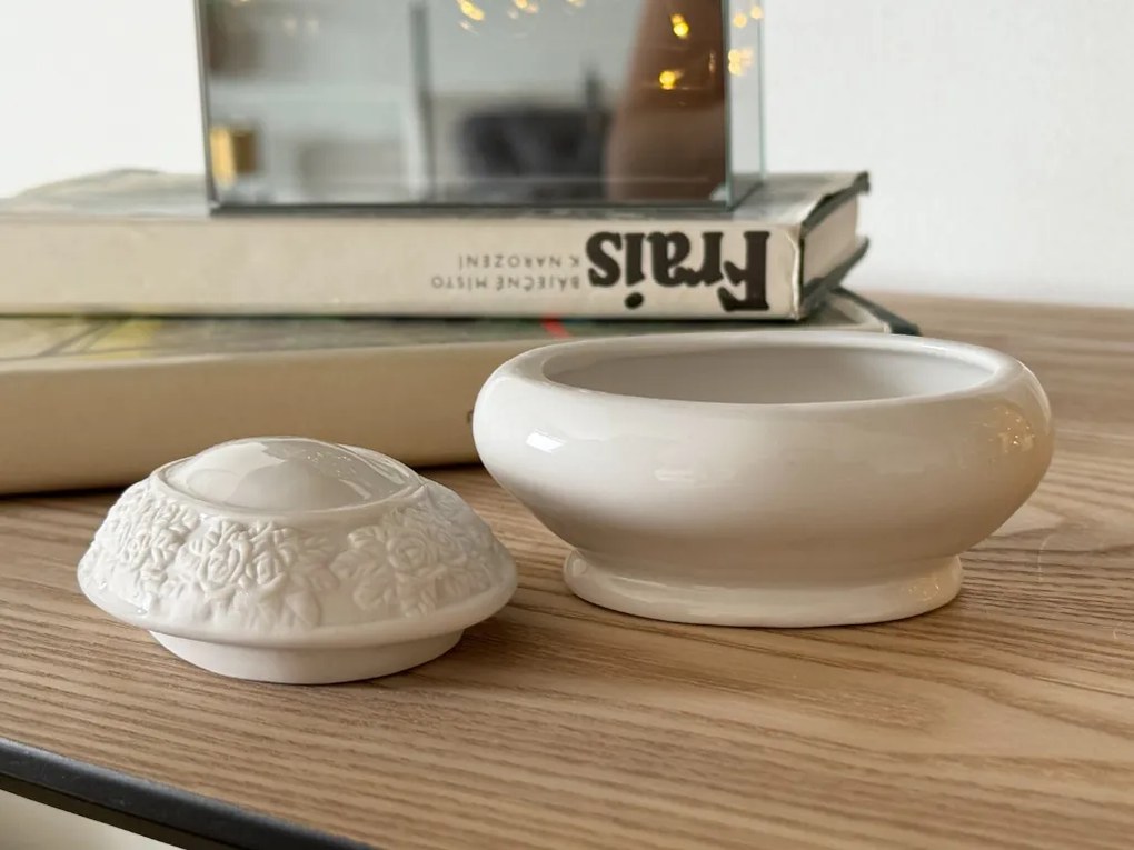 Biała porcelanowa miska z pokrywką BAKJA