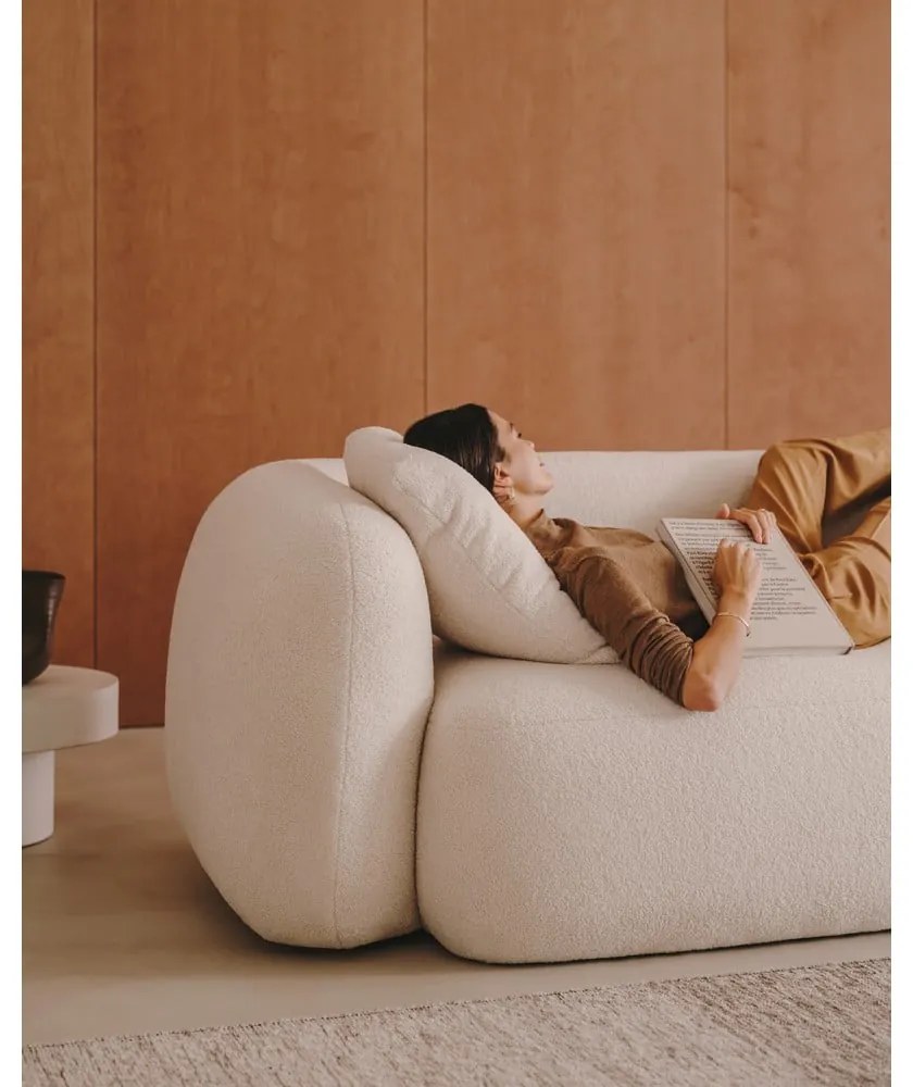 Kremowa sofa z materiału bouclé 246 cm Martina – Kave Home