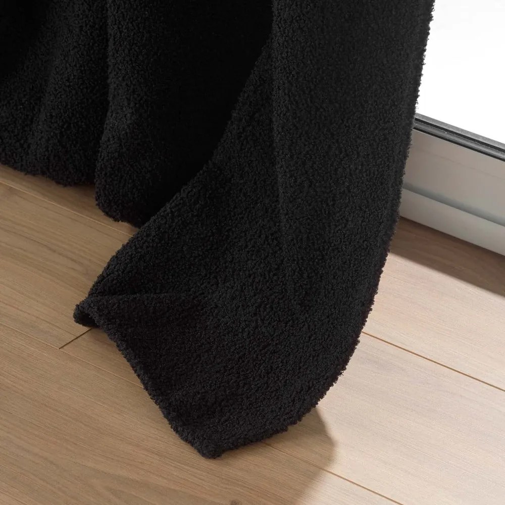 Czarna zasłona z materiału bouclé 140x240 cm Wooly – douceur d'intérieur