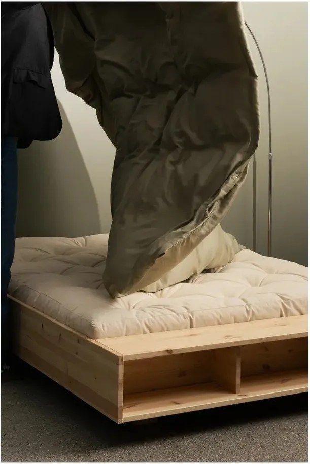 Łóżko jednoosobowe z litego drewna sosnowego bez zagłówka ze stelażem 120x200 cm w naturalnym kolorze Merge – Karup