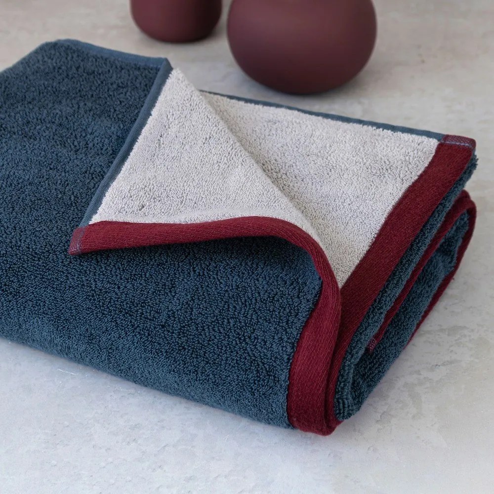 Ciemnoniebiesko-szary ręcznik z bawełny organicznej frotte 50x90 cm Soft – Mette Ditmer Denmark