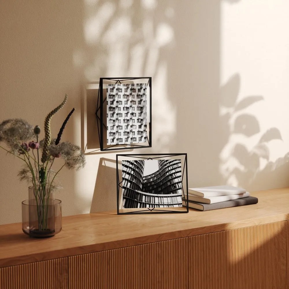 Czarna metalowa ramka stojąca/ścienna 25x30 cm Prisma – Umbra