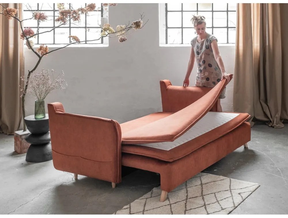 Ceglasta aksamitna rozkładana sofa 225 cm Charming Charlie – Miuform