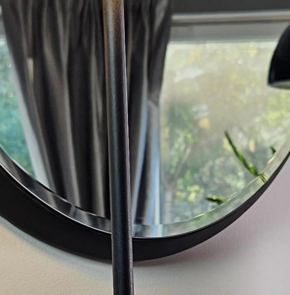 Lustro w czarnej, owalnej ramie 43x53cm