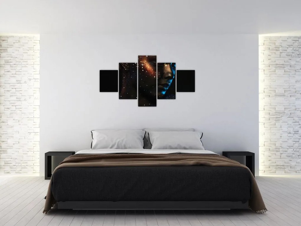 Błyszczący obraz kobiety (125x70 cm)