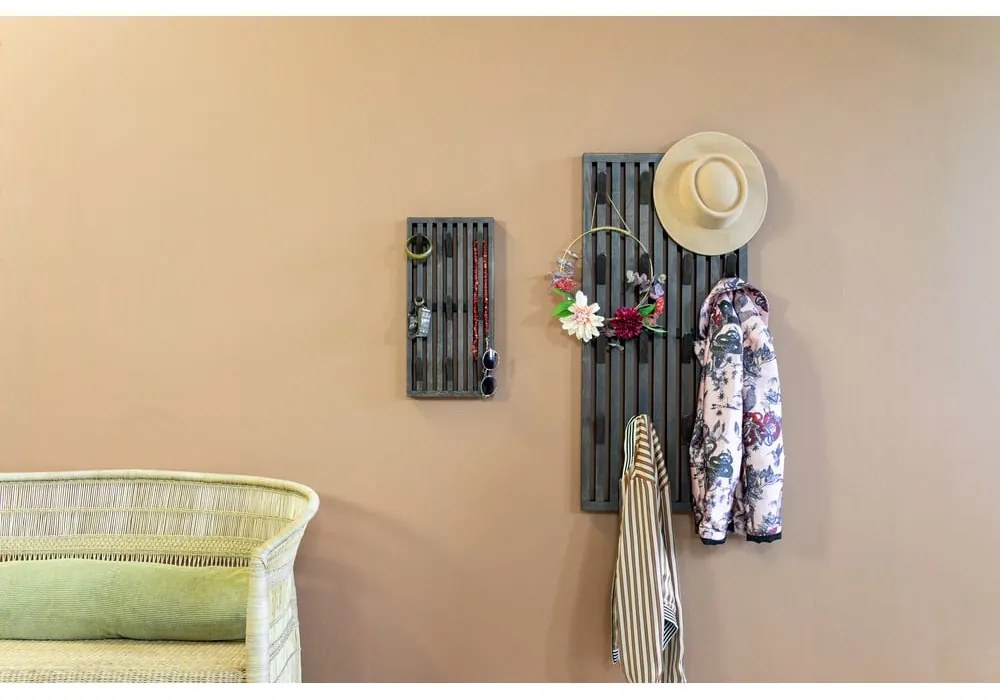 Ciemnobrązowy wieszak ścienny z litego drewna dębowego 24 cm Parco – Spinder Design