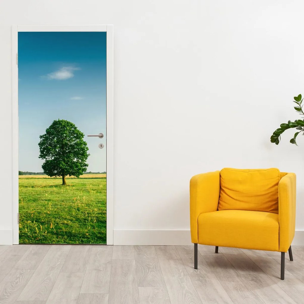 Fototapeta na drzwi - Drzewo na łące (95x205cm)