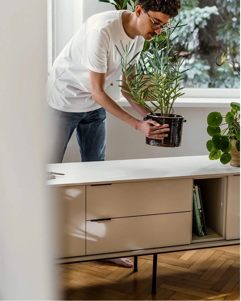 Szarobeżowa szafka pod TV 189x61x42 cm Mod – noo.ma