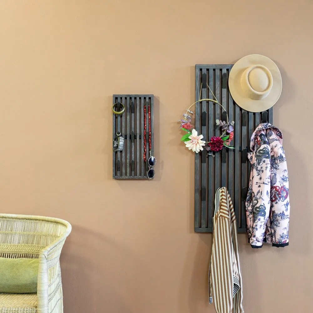 Ciemnobrązowy wieszak ścienny z litego drewna dębowego 24 cm Parco – Spinder Design