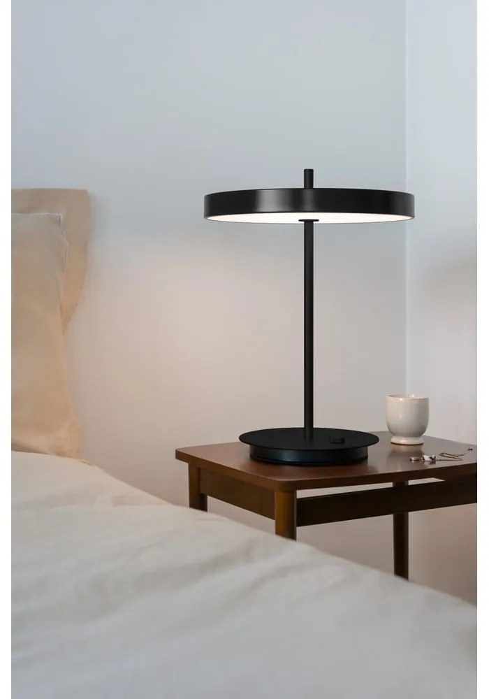 Czarna metalowa lampa stołowa LED ze ściemniaczem i metalowym kloszem (wysokość 41,5 cm) Asteria Table – UMAGE