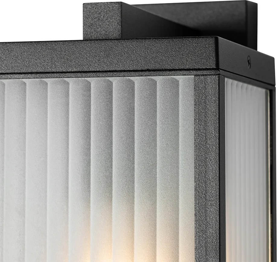 Lampka ścienna zewnętrzna czarna z żebrowanym szkłem i czujnikiem ruchu - Charlois