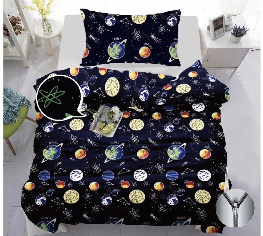 PrzytulneMieszkanie.pl PrzytulneMieszkanie.pl Świecąca bawełniana pościel PLANETS ciemnoniebieska Rozmiar pościeli: 70 x 90 cm | 140 x 200 cm