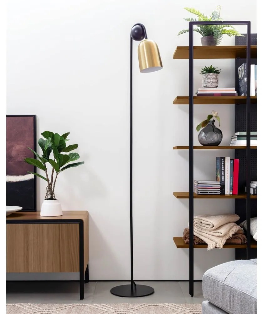 Czarna/w kolorze złota lampa stojąca z metalowym kloszem (wysokość 180 cm) Natsumi – Kave Home