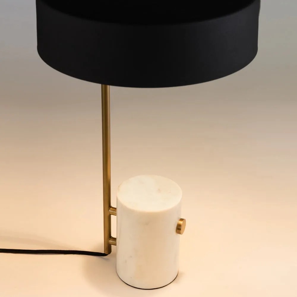 Biało-czarna lampa stołowa z metalowym kloszem (wys. 53 cm) Phant – Kave Home