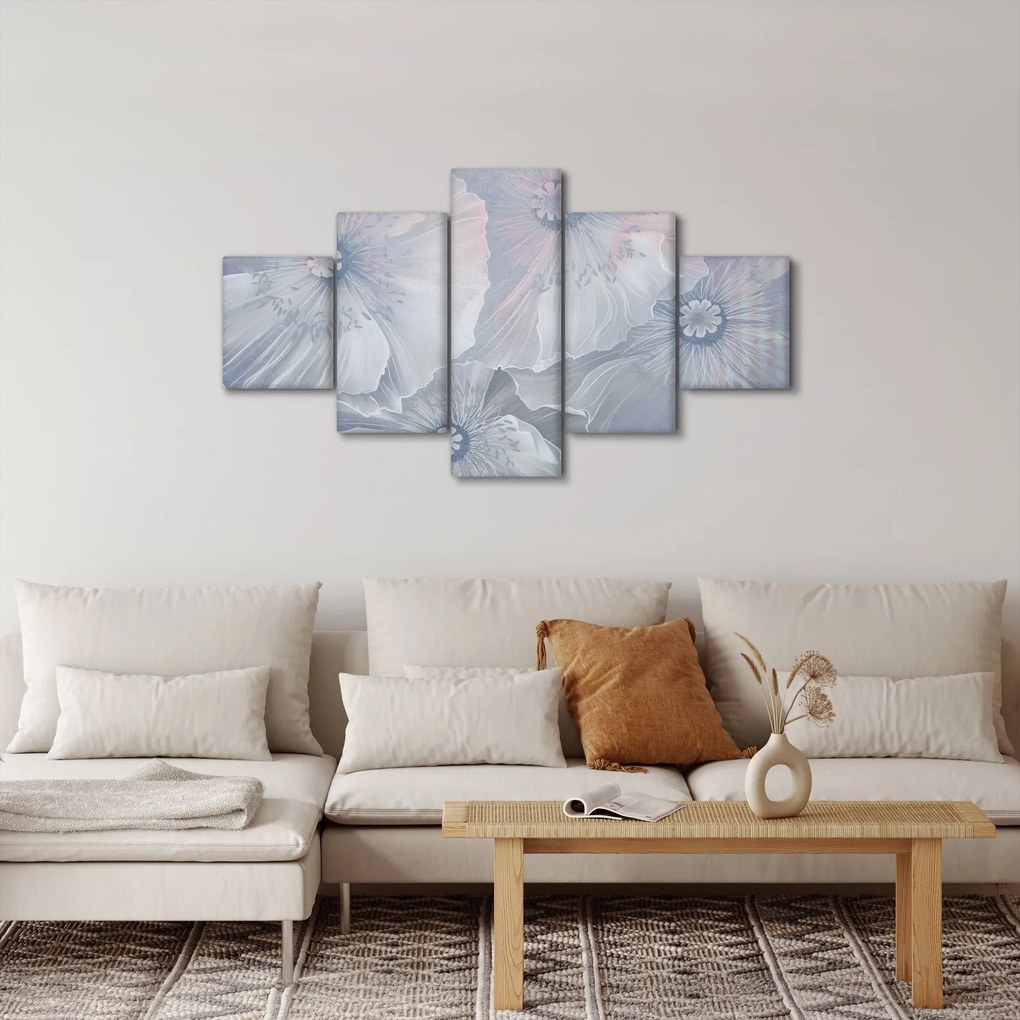 Obraz - Niebieskie kwiaty na ścianie (125x70 cm)