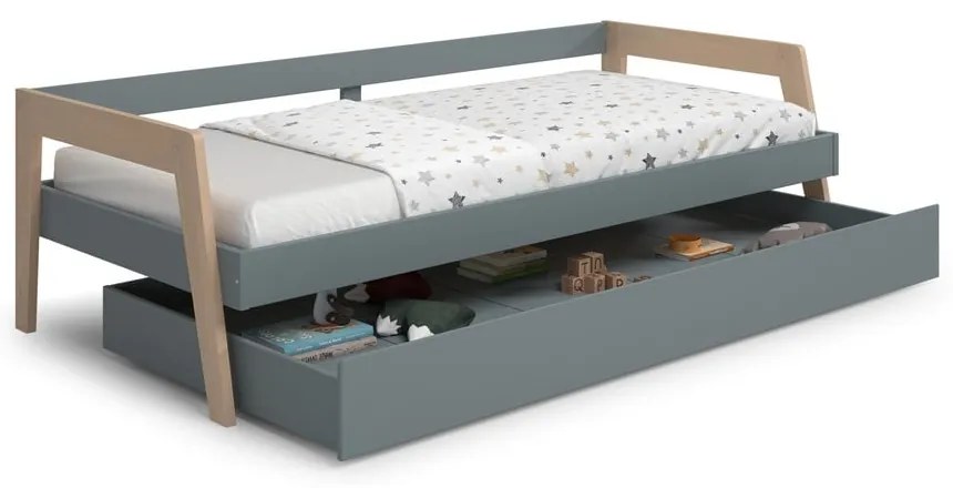Zielone łóżko dziecięce z drewna sosnowego z wysuwanym łóżkiem i schowkiem 90x200 cm Carrie – Marckeric