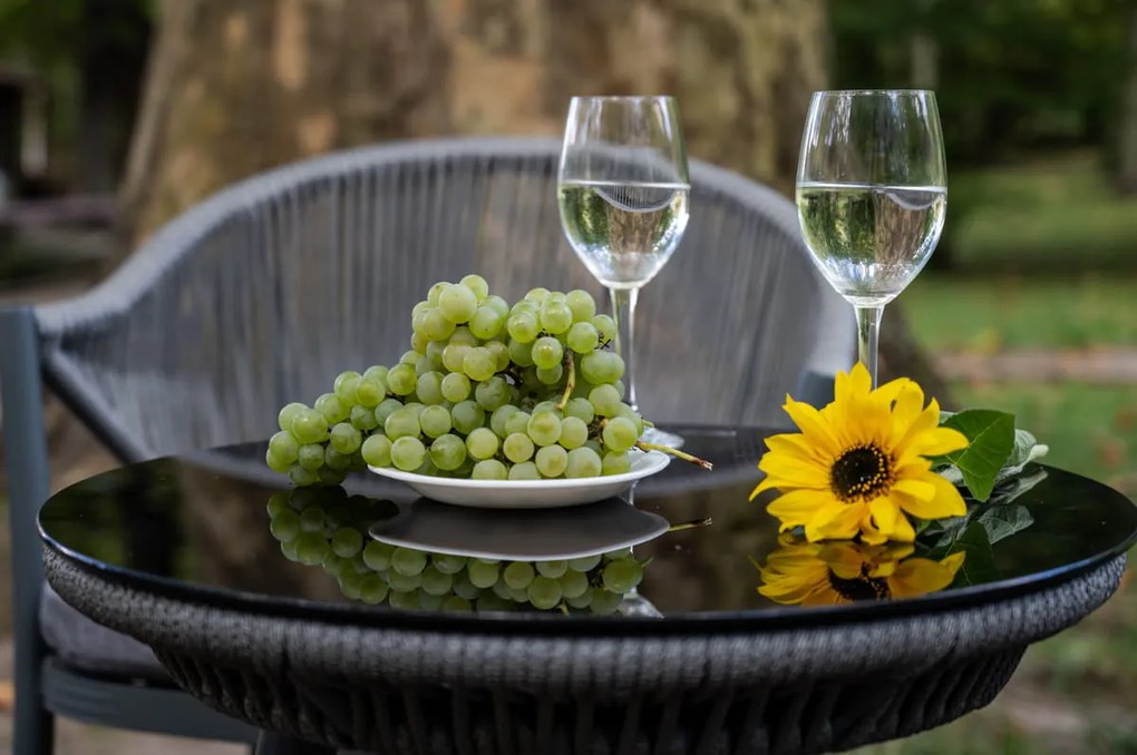 Mały stolik balkonowy ze szklanym blatem Breve