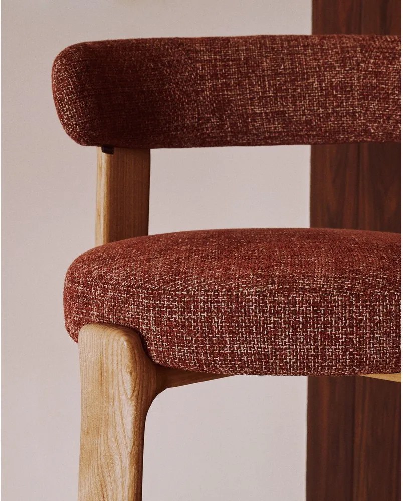 Hoker z litego drewna jesionowego w kolorze terakoty/w jasnym naturalnym kolorze (wysokość siedziska 65 cm) Granite – Kave Home