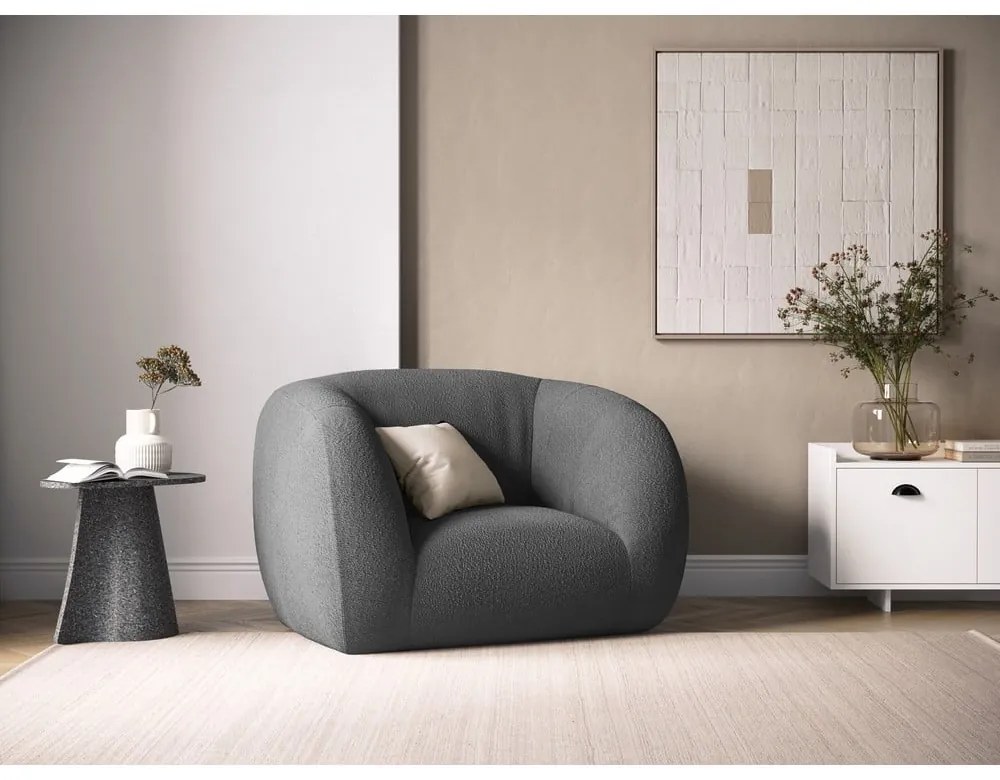 Szary fotel z materiału bouclé Essen – Cosmopolitan Design