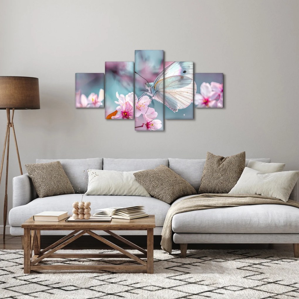 Obraz - Motyl na drzewie wiśni (125x70 cm)