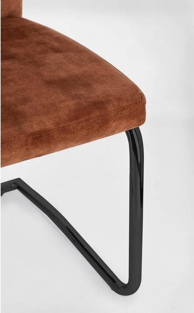 Koniakowe tapicerowane krzesło Thelma – Bizzotto
