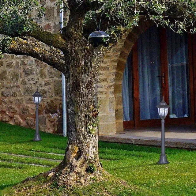 Czarna klasyczna stojąca lampa ogrodowa słupek - S320-Confucio
