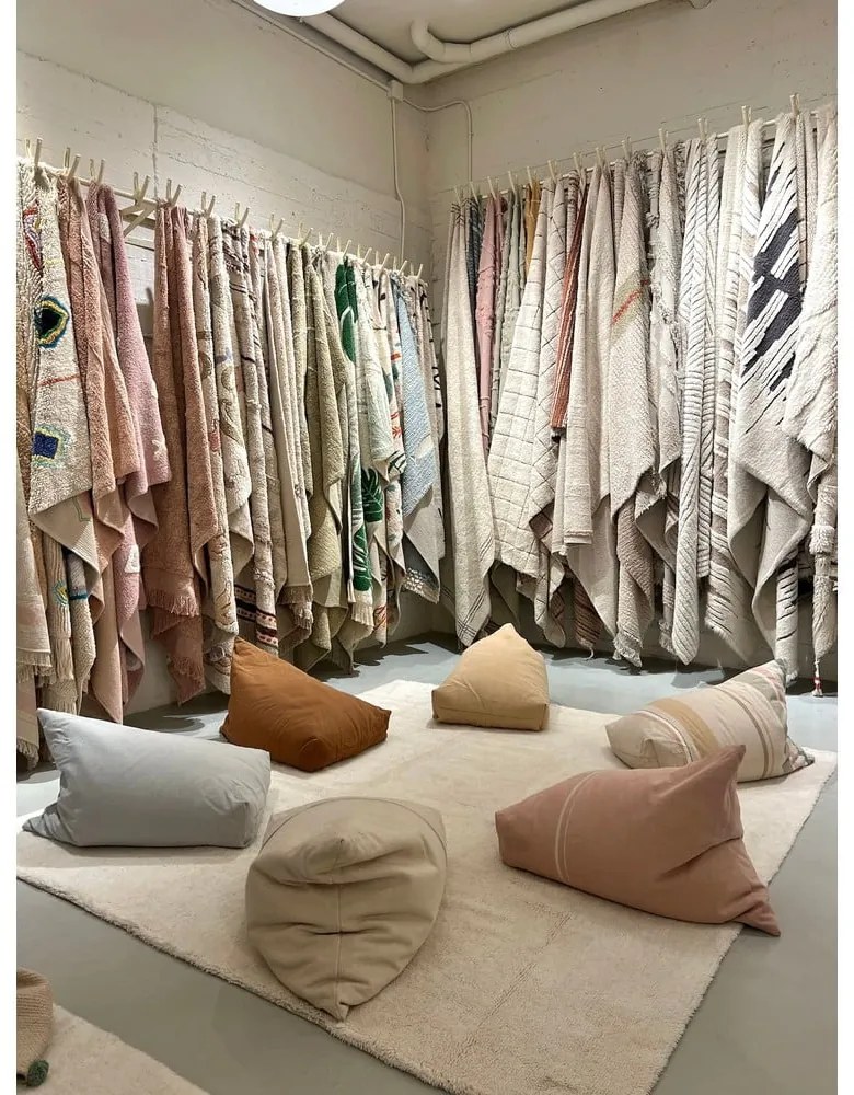 Kremowy dziecięcy worek do siedzenia Cleo Multi Stripe – Lorena Canals