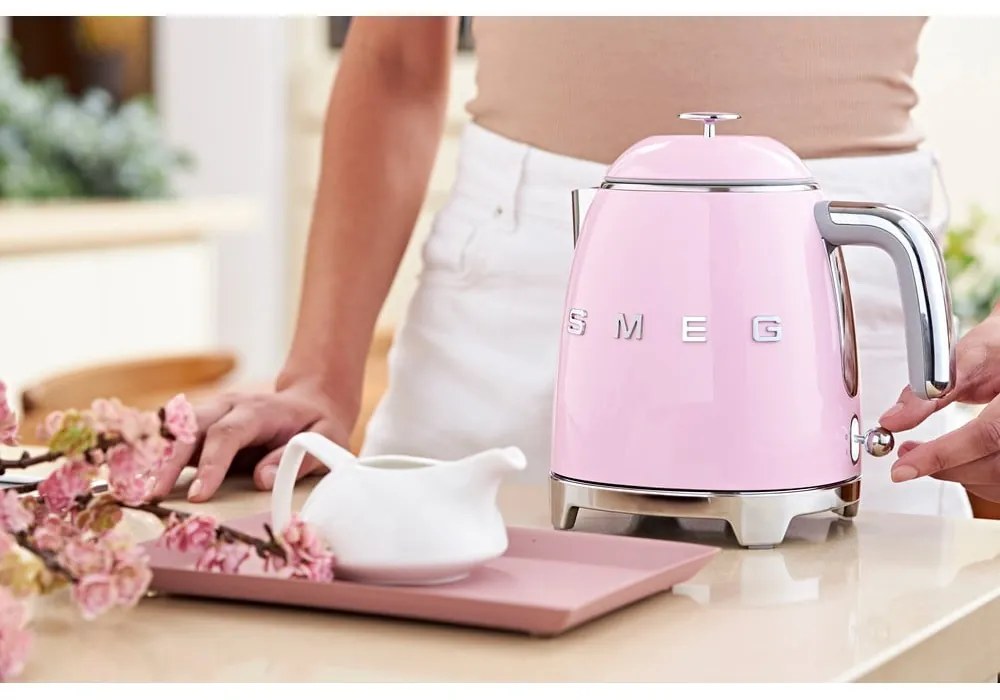 Różowy czajnik elektryczny ze stali nierdzewnej 800 ml Retro Style – SMEG