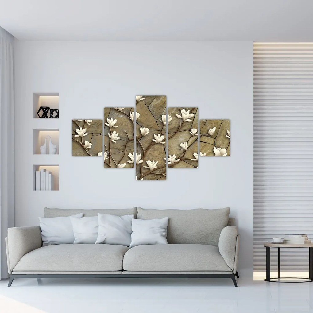 Obraz - Białe magnolie na murze kamiennym (125x70 cm)