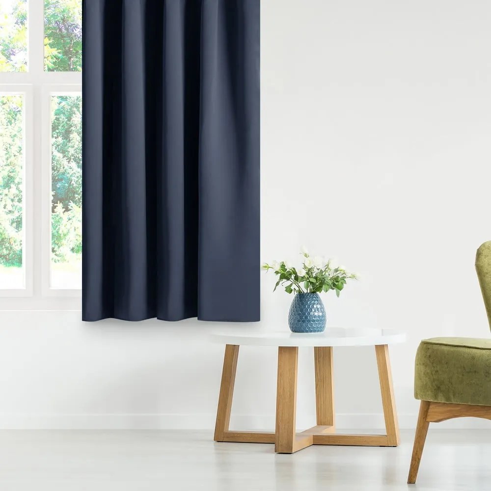 Ciemnoniebieska zasłona zaciemniająca 140x245 cm Eyelets – Restilo