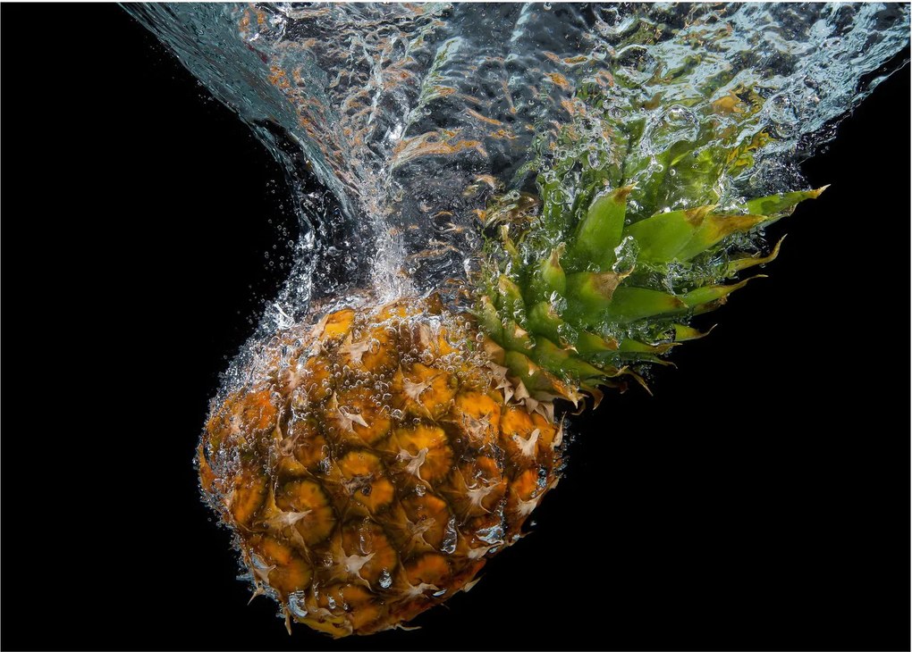 Obraz na szkle - ananas w wodzie (70x50 cm)