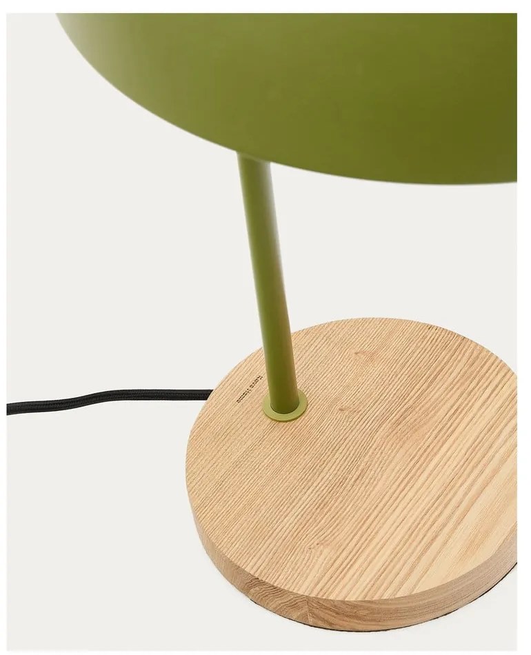 Zielona/w naturalnym kolorze lampa stołowa z metalowym kloszem (wysokość 48,5 cm) Catlar – Kave Home