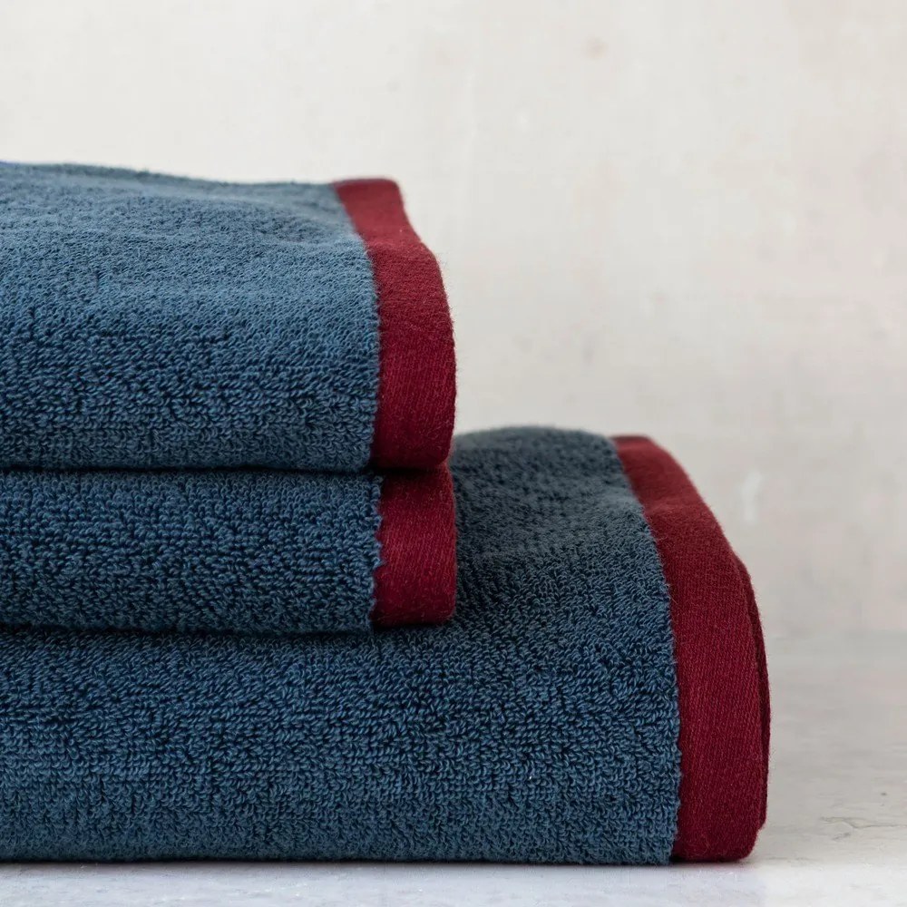 Ciemnoniebiesko-szary ręcznik kąpielowy z bawełny organicznej frotte 70x133 cm Soft – Mette Ditmer Denmark