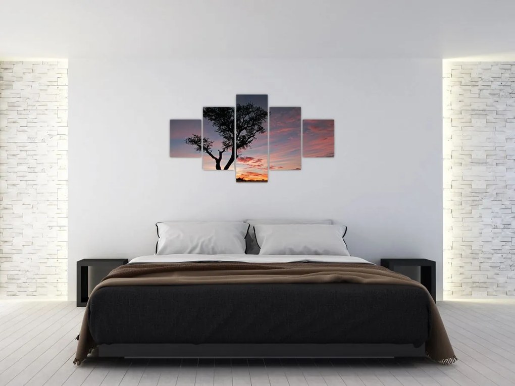 Obraz - Drzewo i czerwonawe odcienie (125x70 cm)
