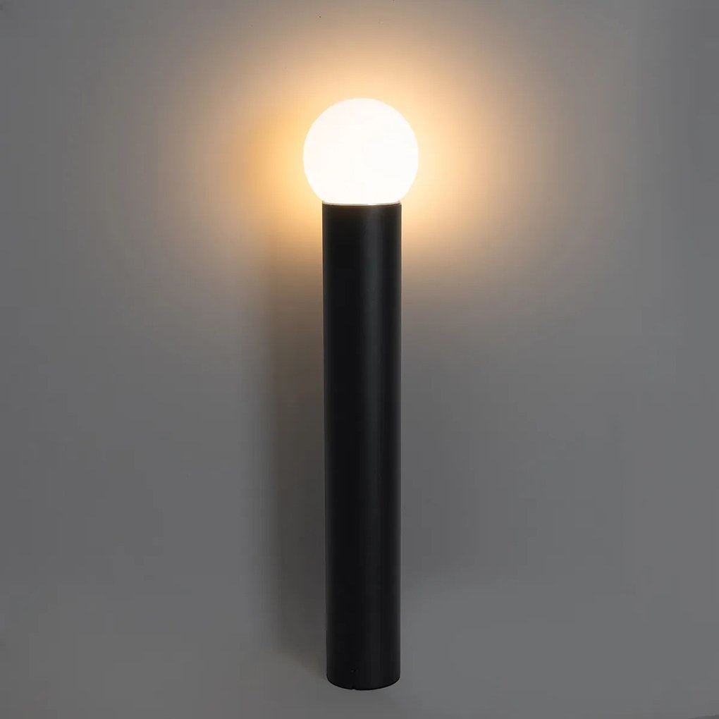 Czarna lampa podłogowa zewnętrzna z opalowym szkłem 80 cm IP44 - Huma