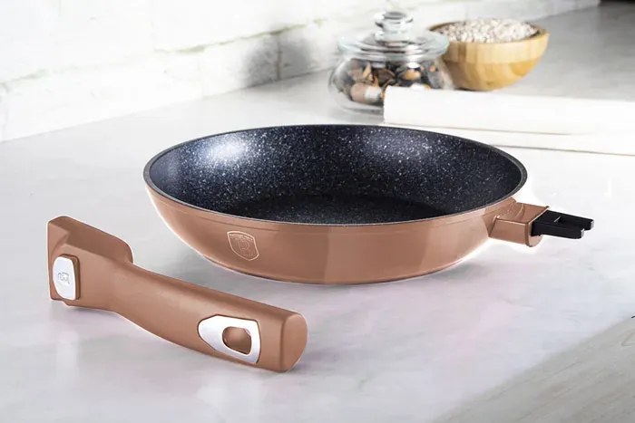 Patelnia z odpinaną rączką typu soft touch 24cm D8-B26
