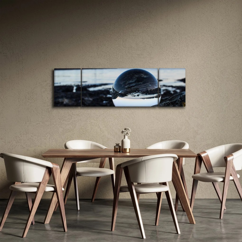 Obraz szklanej kuli na skale (170x50 cm)