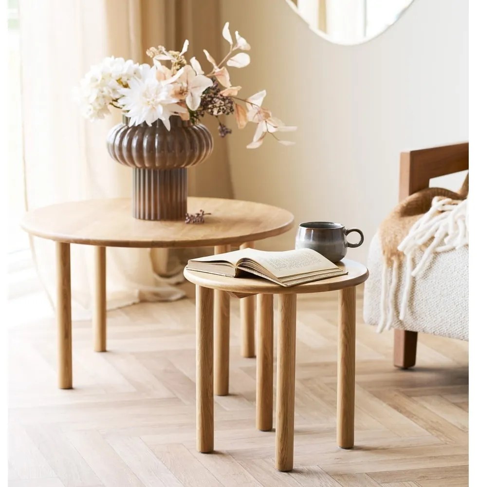 Okrągły stolik z litego drewna dębowego w naturalnym kolorze ø 70 cm Jena – House Nordic