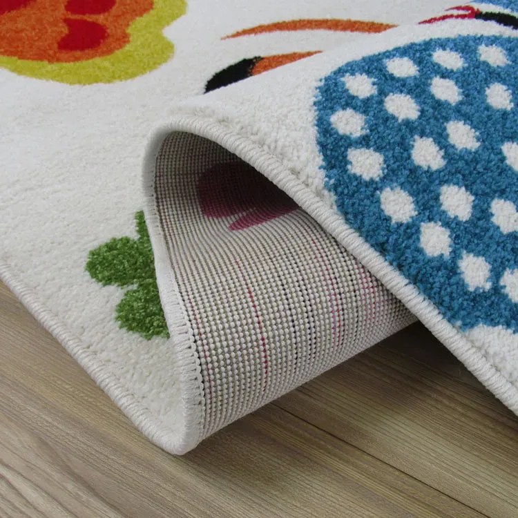 Kremowy dywan dla dzieci w motylki H2-G12