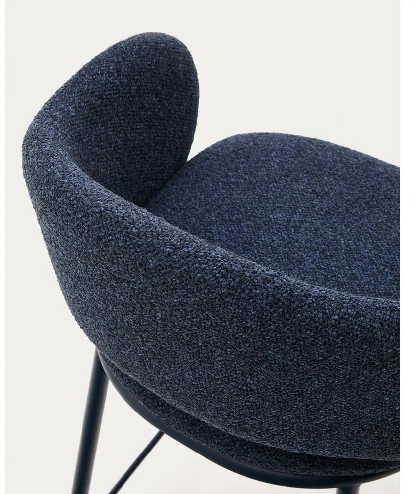 Ciemnoniebieski hoker (wysokość siedziska 65 cm) Maina – Kave Home