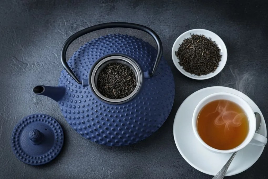 Czajnik żeliwny z zaparzaczem MIKA, 1250 ml