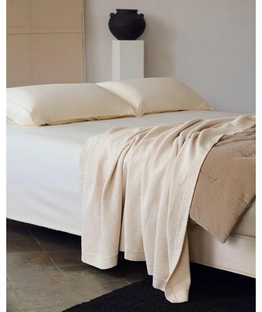 Beżowe tapicerowane łóżko dwuosobowe 150x190 cm Ofelia – Kave Home