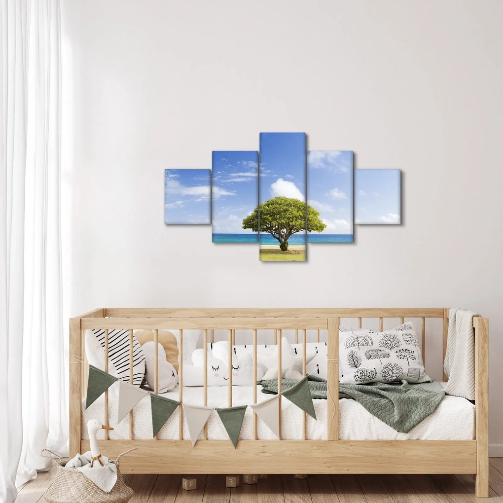 Obraz plaży z drzewem (125x70 cm)