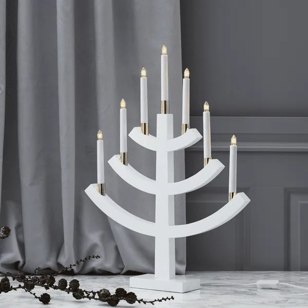 Drewniany świecznik w nowoczesnej formie