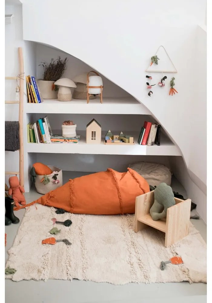 Zielony/pomarańczowy dziecięcy worek do siedzenia Cathy the Carrot – Lorena Canals