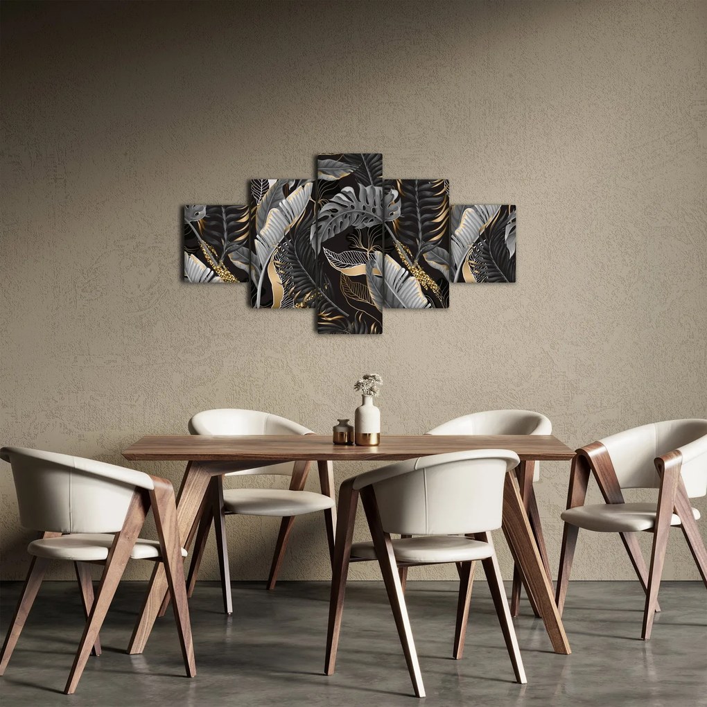 Obraz - Tropikalne liście w kolorze czarno - złotym (125x70 cm)