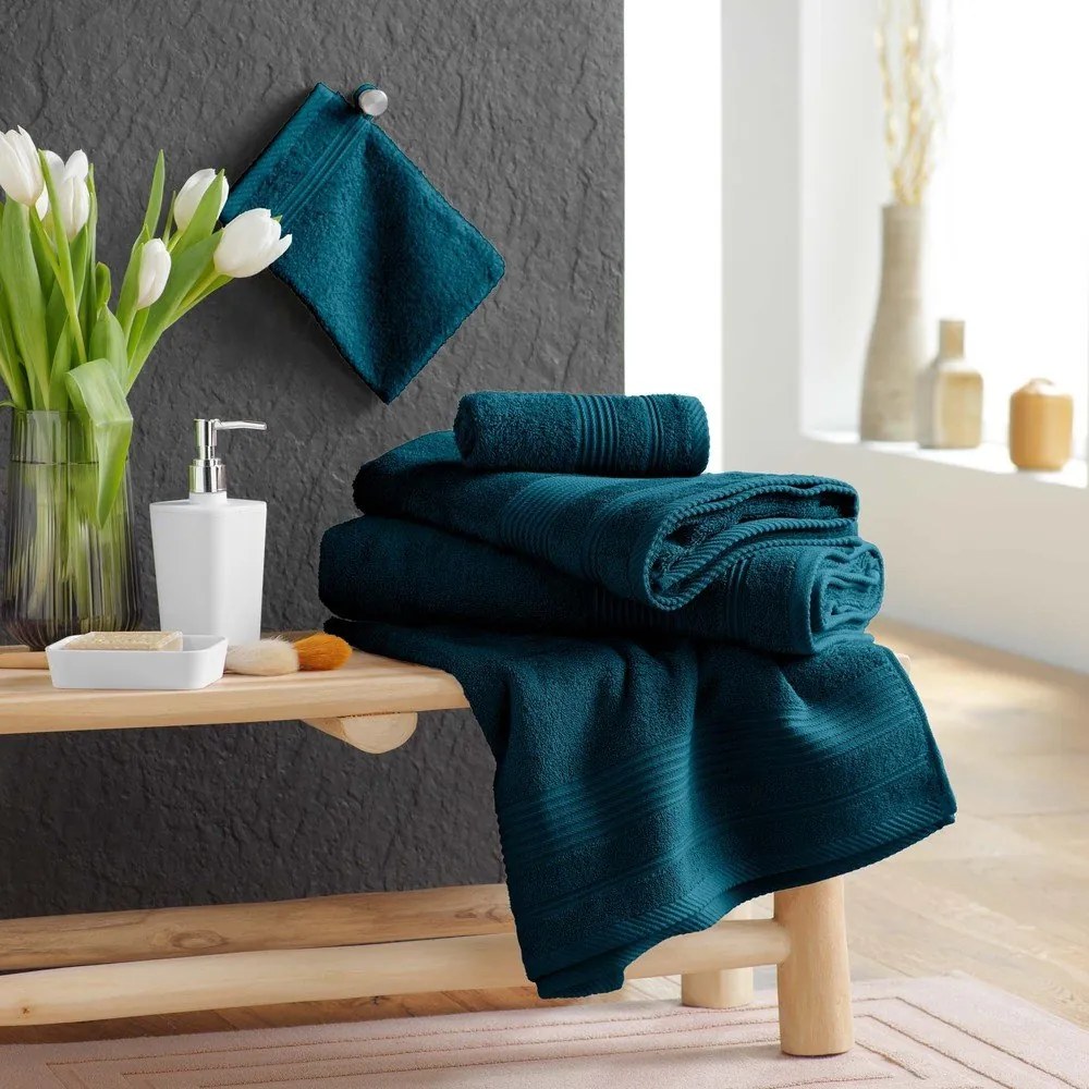 Ciemnoniebieski bawełniany ręcznik kąpielowy frotte 70x130 cm Tendresse – douceur d'intérieur